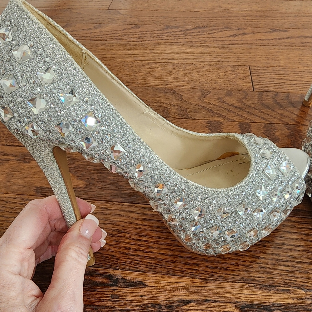 Vince Camuto Candice jewel  heels Bling 7 1/2